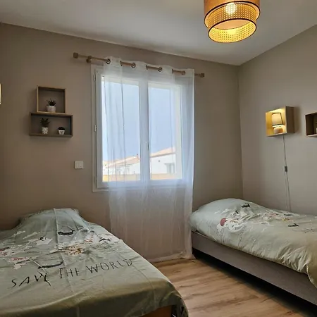 Maison Des Herons Avec Piscine بيت للعطل *